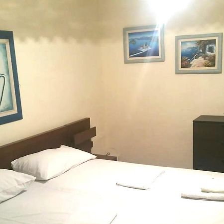 Communist Style Apartment Тирана Екстер'єр фото