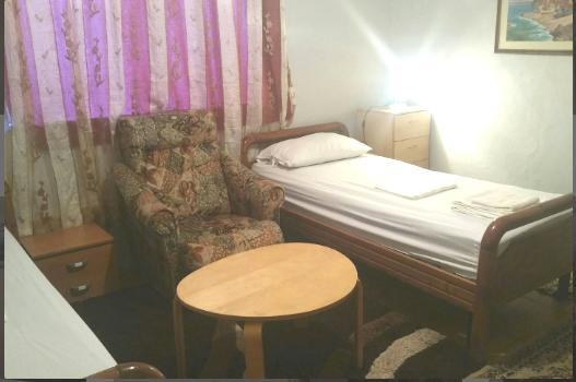 Communist Style Apartment Тирана Екстер'єр фото