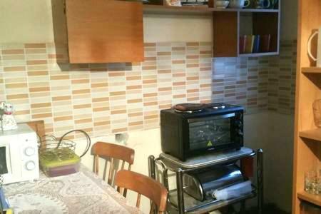 Communist Style Apartment Тирана Екстер'єр фото