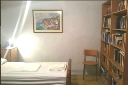Communist Style Apartment Тирана Екстер'єр фото